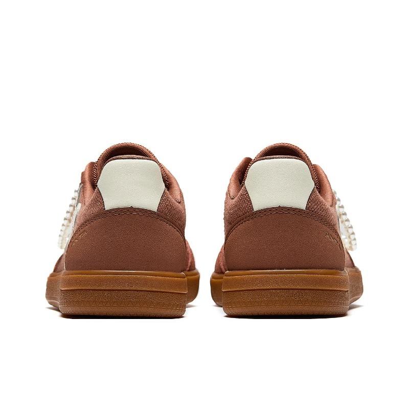 ANTA Classic Skate Shoes Brown White Women 922618009-1
