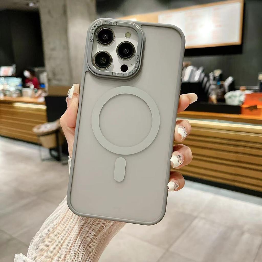 Neues Produkt für Apple 16promax Hautempfindliche magnetische Handyhülle für IPhone 15 High-End Anti-Sturz Semitransparent