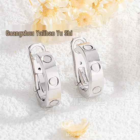 

Classic Star-Pattern Ear Cuffs: Versatile & Elegant Fashion with Diamond-Set Details