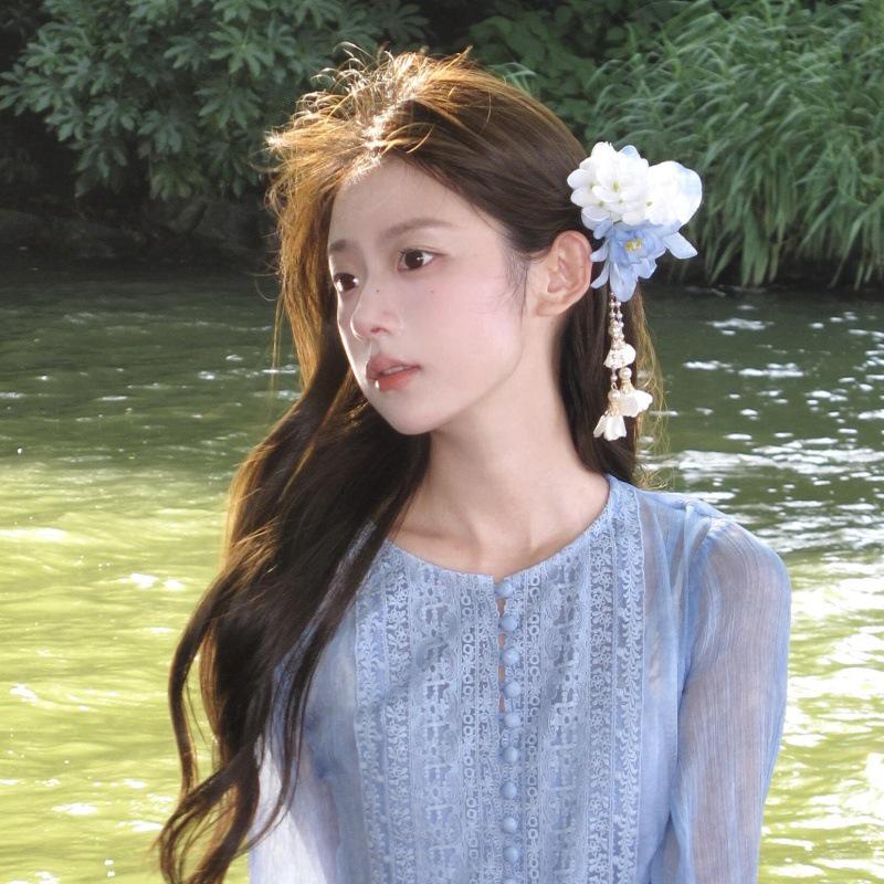 

Blue Floral Tassel Hair Clip: Elegant Chinese Qipao Accessory for Women