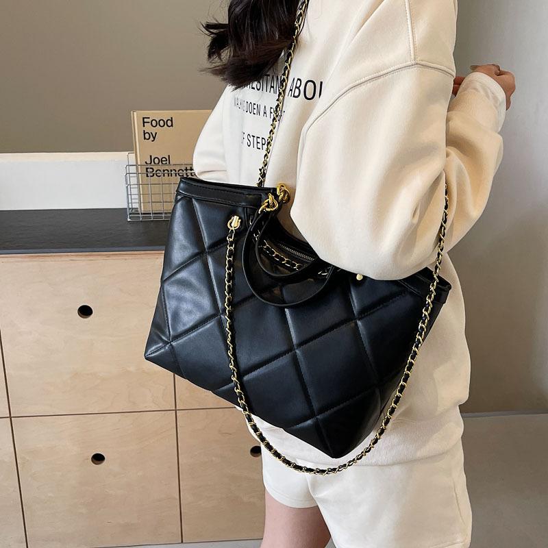 Premium diamond chain bag women's 2025 new trendy summer shoulder underarm bag large capacity popular tote bag