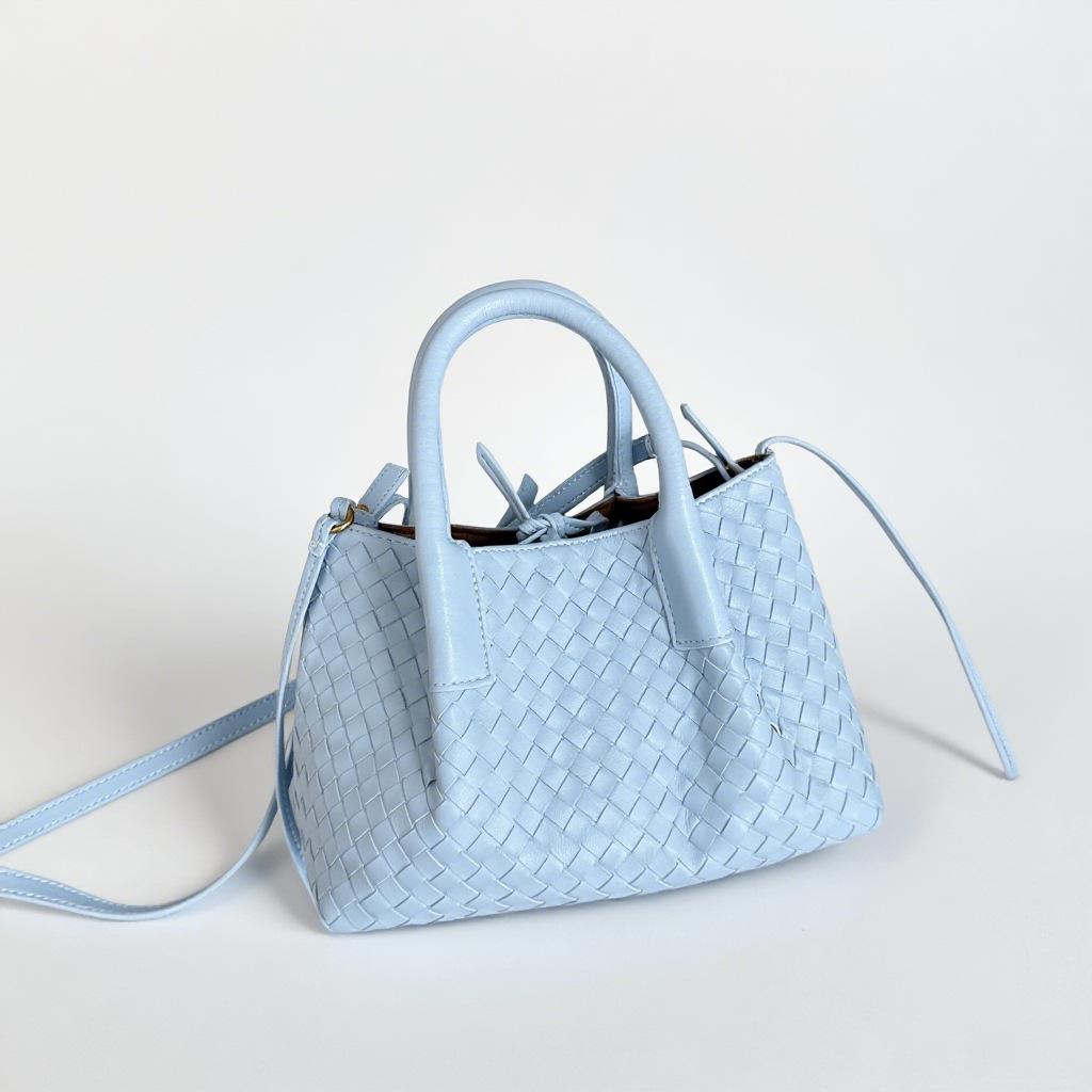 

Sheepskin hand-woven bag 2025 new handbag large capacity tote bag versatile shoulder messenger bag women s leather 24CM небо синє кольору