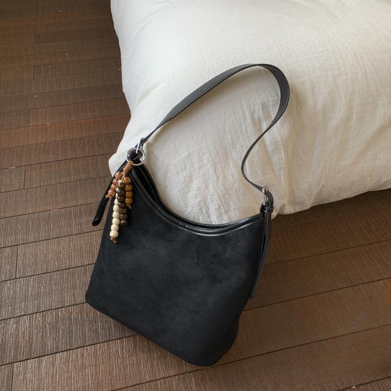 

Fashionable Stylish and Retro Single-shoulder Crossbody Bucket Bag Maillard Crossbody Bag чорний