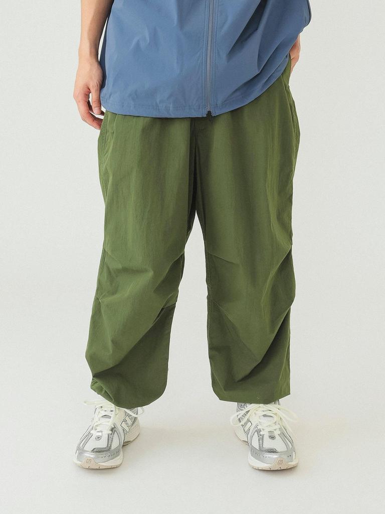 Pantaloni de bumbac nailon suprapantaloni OLIVE L 11240404457 [BEAMS] Bărbați