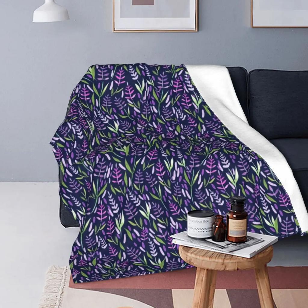 Schöne lavendelfarbene Blumenmuster-Kuscheldecke Weiche lila botanische Blumen-Decke Modische flauschige Fleece-Decke Twin King Size