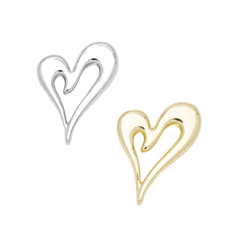 French Cold Wind Light Luxury Metal Glossy Love Design Brooch Pin Simple Temperament Suit Accessories