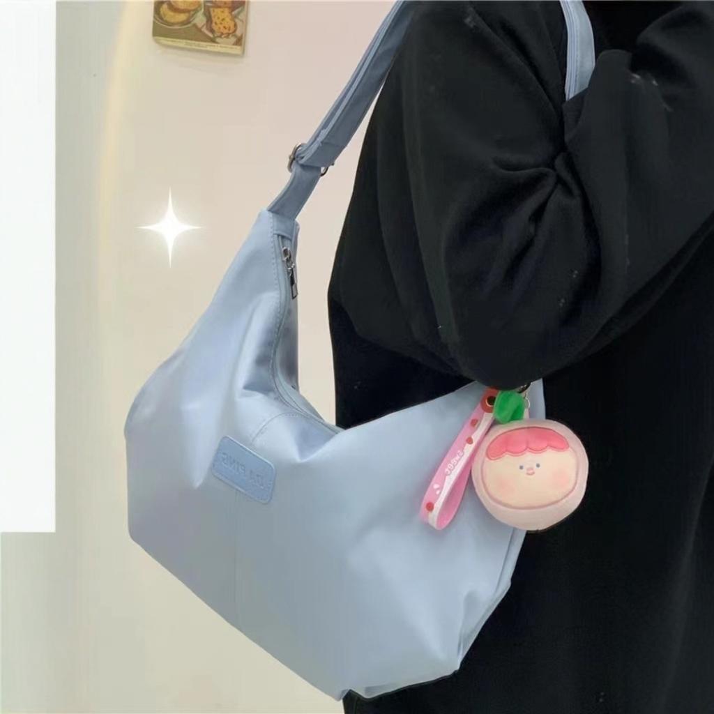 Ladies' Fashionable Large Capacity Crossbody Bag with Adjustable Shoulder Straps and Zipper Closure - Made of Durable Polyester Material