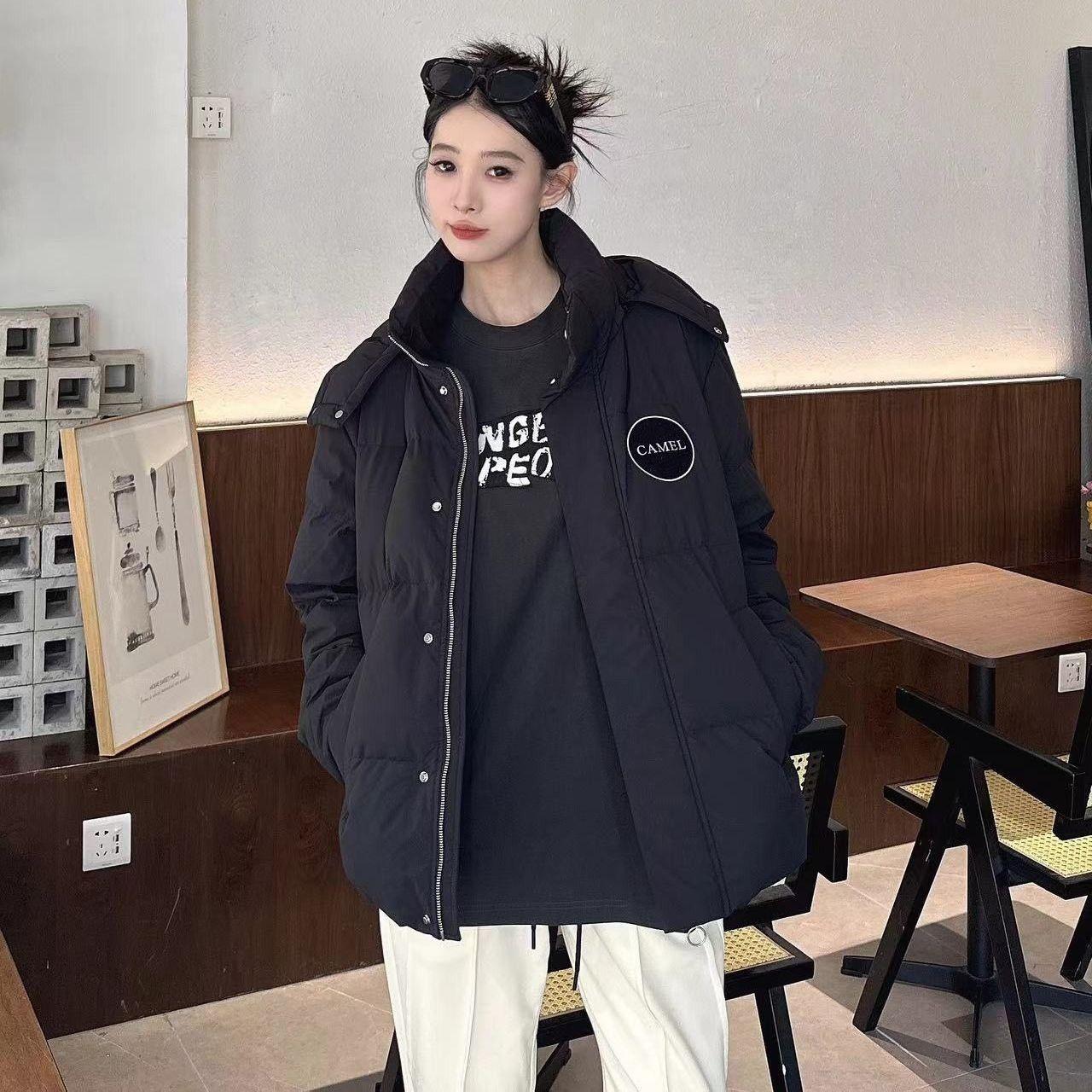 

Короткая утолщенная пуховая куртка с воротником-стойкой в корейском стиле для женщин на зиму, новый стиль, свободная повседневная верхняя одежда, хлопковая куртка XL чёрный