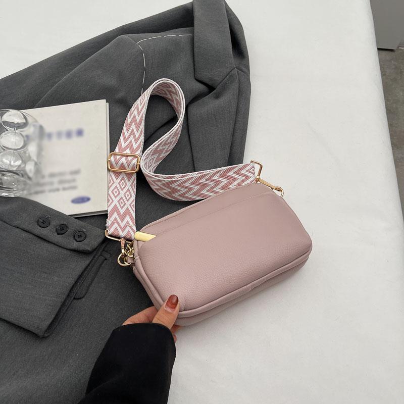 

Шикарная веганская сумка кроссбоди Минималистичная и модная ПУ сумка через плечо для женщин Простая и универсальная маленькая квадратная сумка розовый