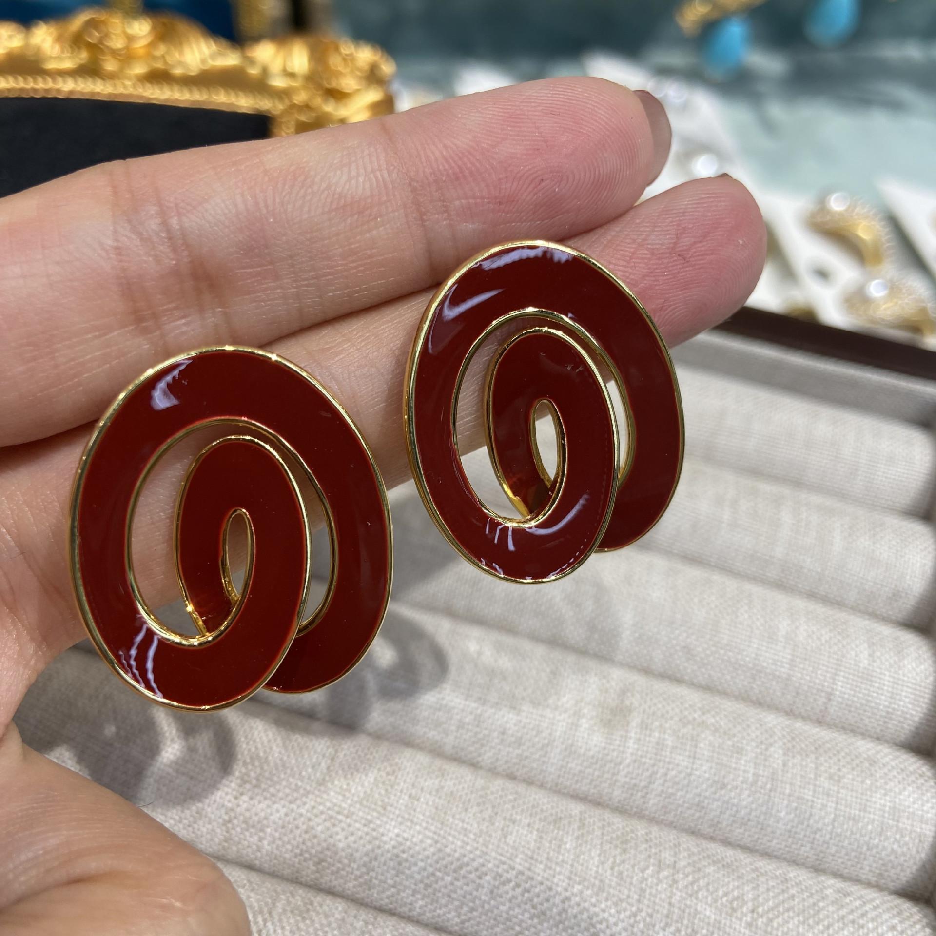 Vintage Hand Painted Angora Red Enamel Sea Threaded Earrings Fashion Vintage Spiral Alloy Stud Earrings Female