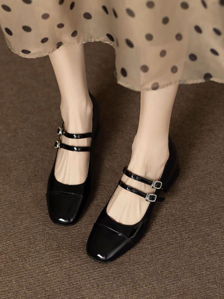 

French retro silver single shoes women s thick heel 2025 spring and autumn square head light mouth one word with buckle Mary Jane shoes 39 чёрный