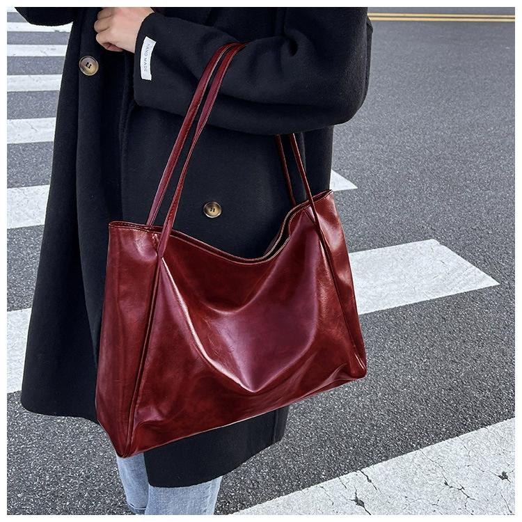 Büyük Kapasiteli Kadın Tote Çanta Moda Koltuk Altı Kese Yumuşak Pu Deri Omuz Çantası Retro Çapraz Çanta Rahat Taşınabilir Kova Çantalar