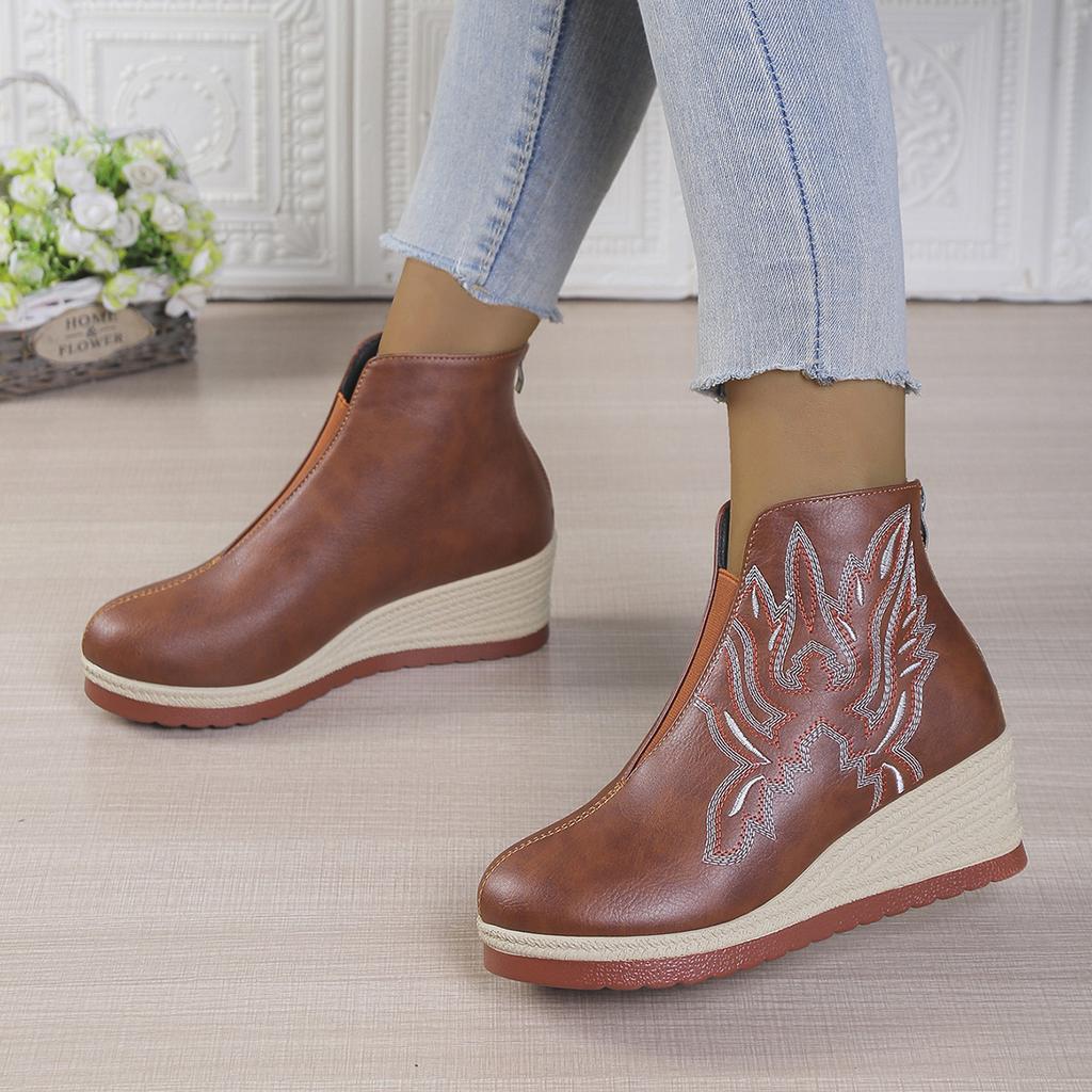 Fashion Embroidered thick-soled retro ankle boots for women in the autumn of 2025, pointed-toe oversized wedge heel fashion boots