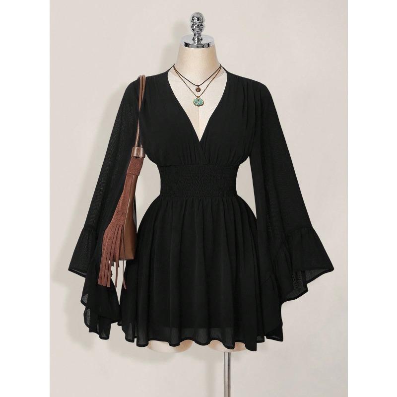 New deep V waist dress, horn sleeves, short fashion mesh sexy solid color skirt