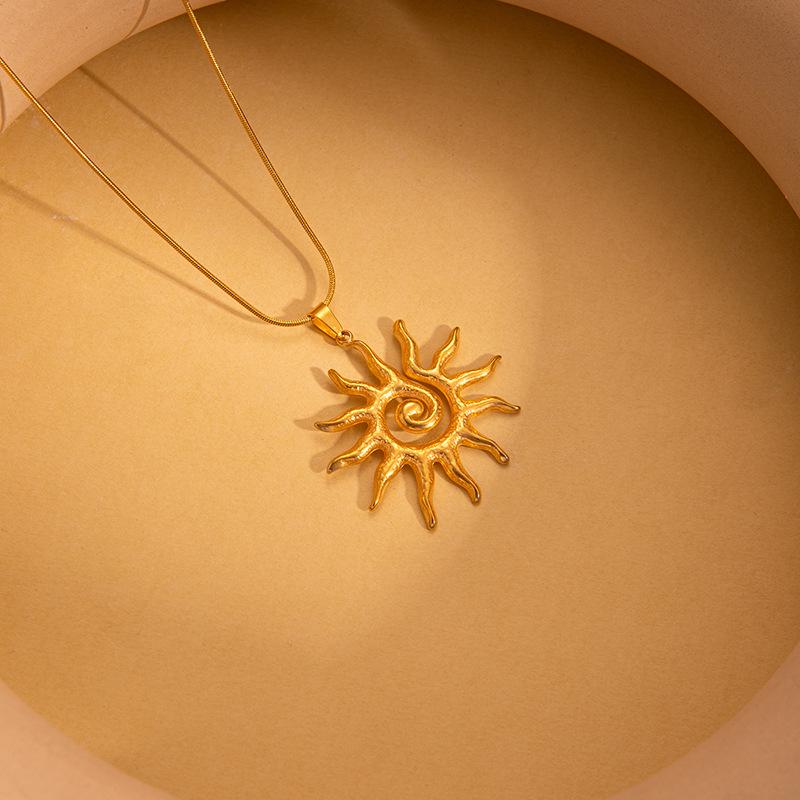 Roestvrij Staal Gouden Zon Hanger Ketting voor Vrouwen - Modieus, Veelzijdig Retro Ontwerp, Sleutelbeen Ketting