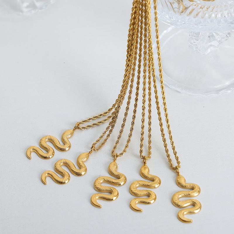 18K Gold Empress Dowager Snake Pendant Necklace, Titanium Steel Twisted Chain, Hip Hop Collarbone Jewelry.