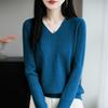 Temperamental Minimalist Women's V-neck Slimming Sweater - Soft, Casual, Skin-friendly Knitted Base for Autumn/Winter.