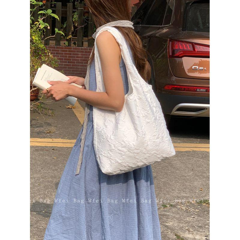 

Wfei Korean Ins Style Design Embossed Canvas Bag Large Capacity Vest Bag Idle Style Minimalist All-Matching Bag Pure white embossed