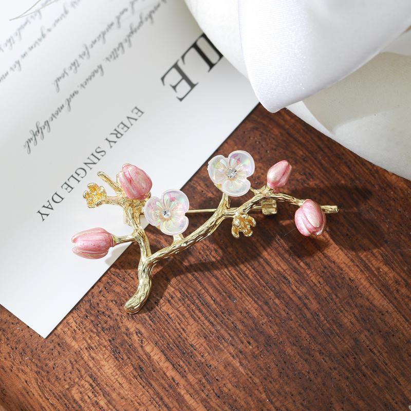 Elegant Flower Pearl Brooch Gold Tone Shell Petal Lapel Pin For Women Suit Coat Dress Jewelry Gift