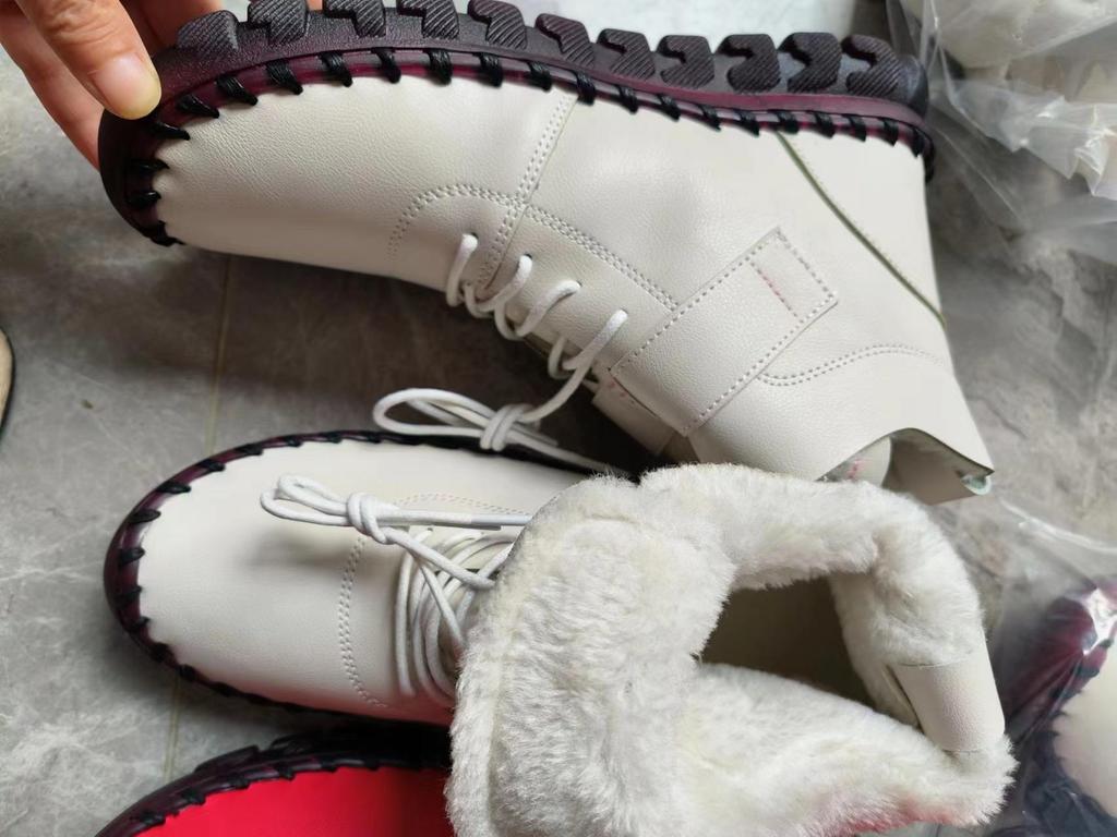 Women's Large Cotton Hand-Stitched Plush Warm Short Boots with Thick Cowhide Soles - Soft and Comfortable.