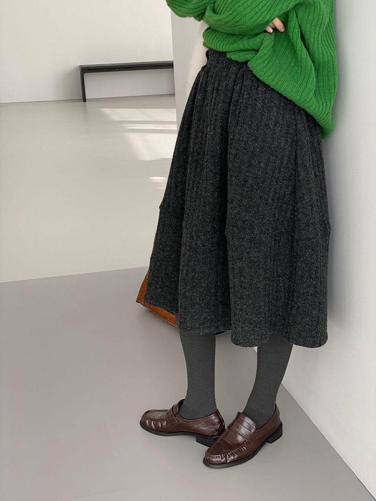 Korean Retro Wool Blend Pleated Midi Skirt for Women - Elastic Waist, Loose Fit, Slimming, Commuter Style