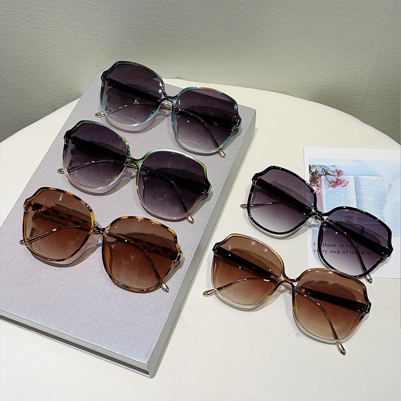 Oversized Round Sunglasses Women Vintage Stylish Gradient Deocr Shades Trendy Brand Design Candy Color Rim Sun Glasses