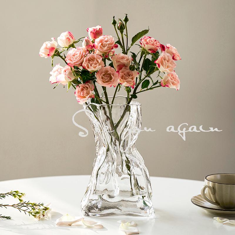 European Style Transparent Glass Vase for Creative Flower Arrangements - High-End Décor for Living Room or Desktop.