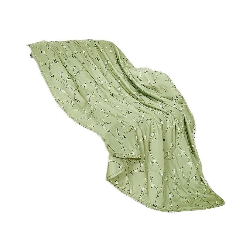 PLAYBOY Honeysuckle Summer Quilt