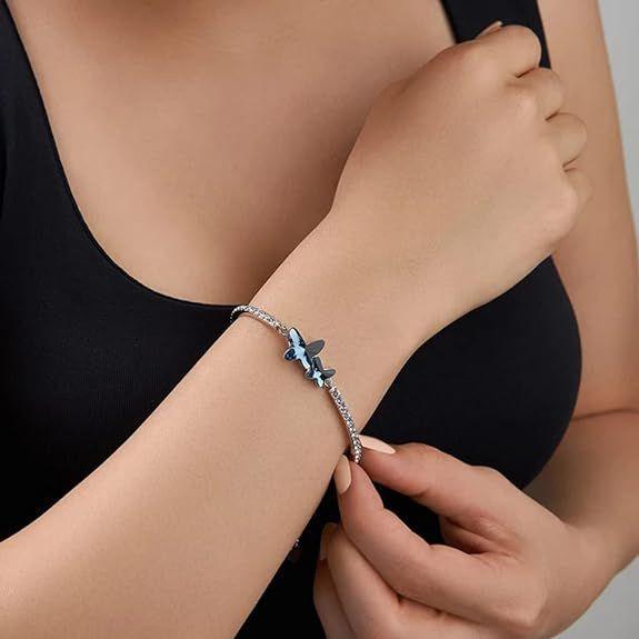 Italienisches Designer-Kombi-Schmuckset mit platinierten Kristall-Schmetterlings-Ohrringen und Ketten-Anhänger-Halskette für Frauen und Mädchen (blau)