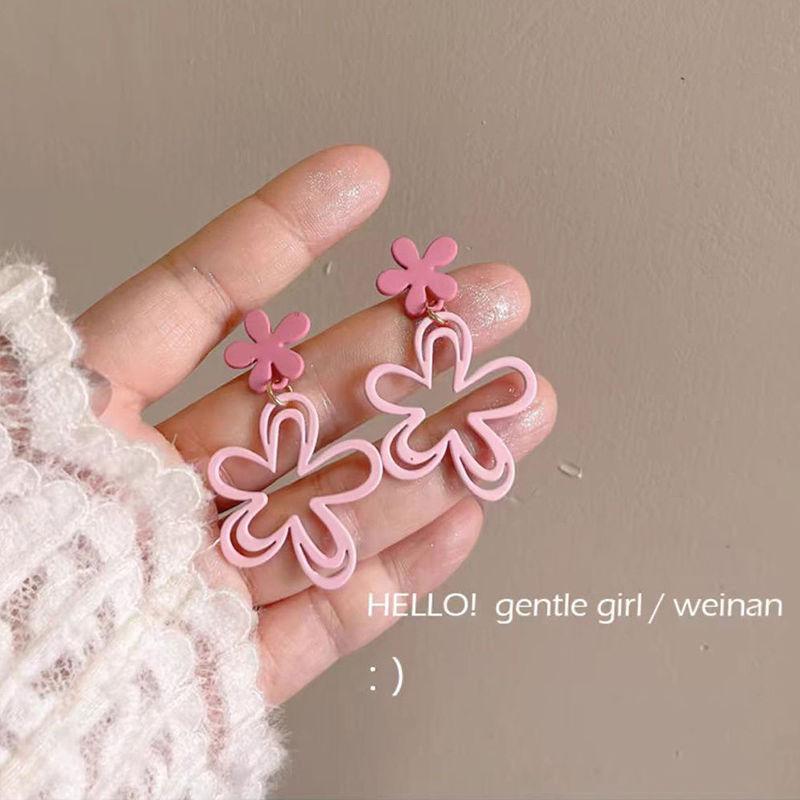 Dopamine flower ear hook women's new holiday style accessories ear clips without ear piercings, high-end seaside cute ear accessories