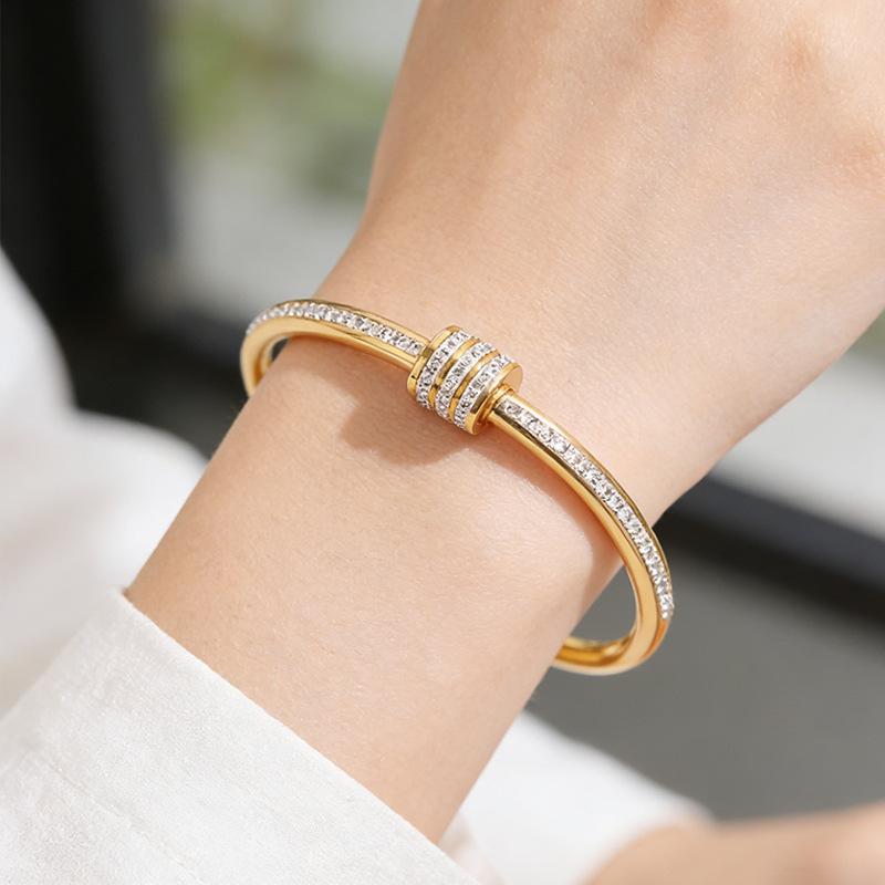 Neues vielseitiges und modisches schmales Taille drehbare Öffnung leichter Luxusstil High-End-Armband