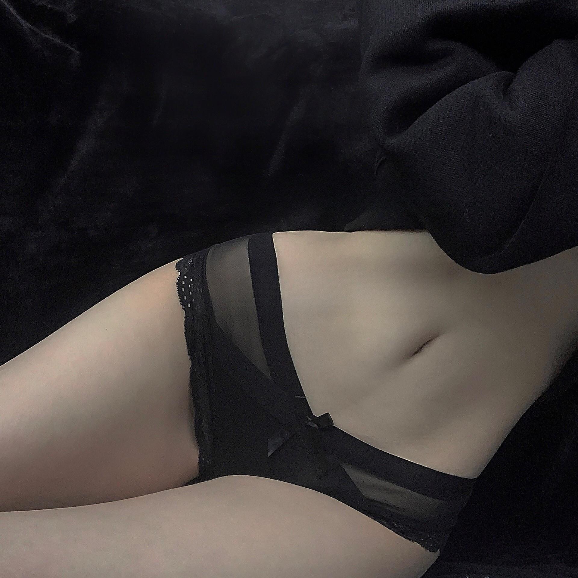 

Японська Сексуальна Дівчина з Низькою Посадкою Мереживна Бавовняна Ластовиця Безшовна Прозора Білизна M чорний