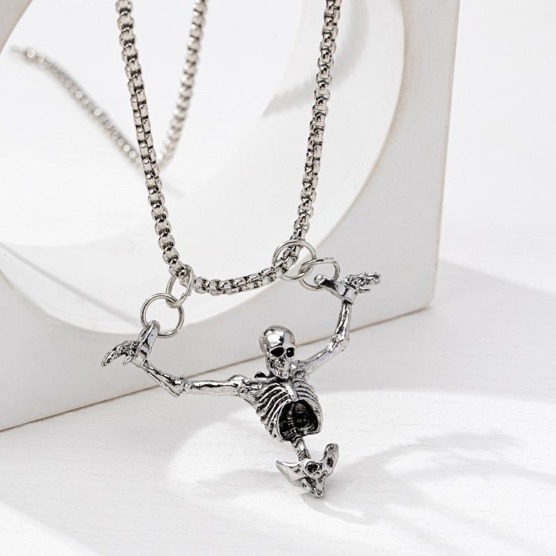 Halloween retro punk skull pendant necklace - versatile fashion sweater chain accessory