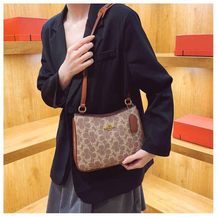 

Новая женская сумка, сумка подмышку, модная одноплечевая портативная сумка-мессенджер. 5cm*26cm*20cm