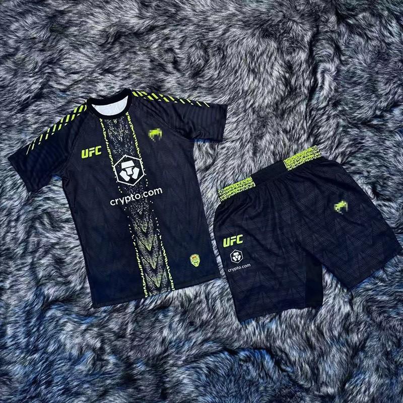 Set di allenamento Muay Thai Boxing da uomo T-shirt elasticizzata ad asciugatura rapida Pantaloncini Abbigliamento sportivo Palestra Sport da combattimento
