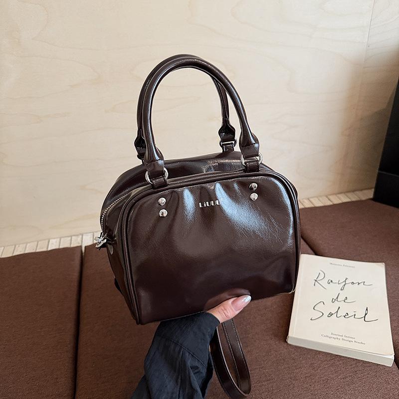 This Year, Boston Bags Are Popular for Women's Autumn and Winter 2025 New Versatile Shoulder Messenger Bags, Popular Portable Pillow Bags.