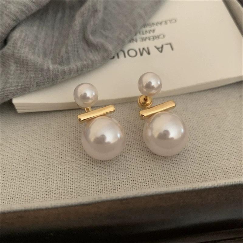 Light luxury high-end pearl earrings women's unique niche design earrings Internet celebrity temperament rear hanging versatile earrings
