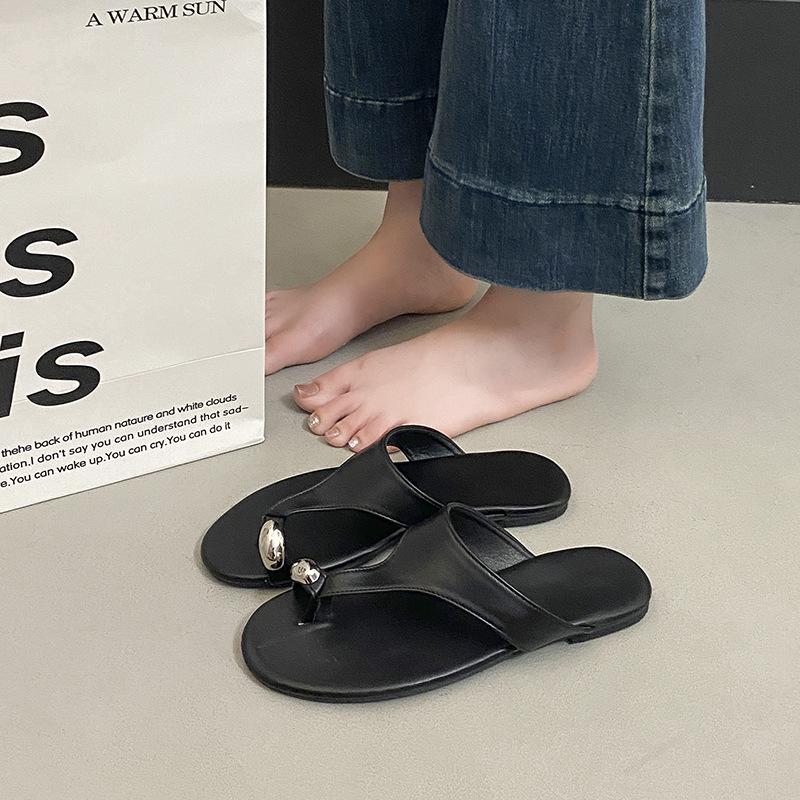 Metal is beautiful, great-looking, soft-soled French versatile cool slippers, flat-bottomed super fire beach Roman toe girl summer wear