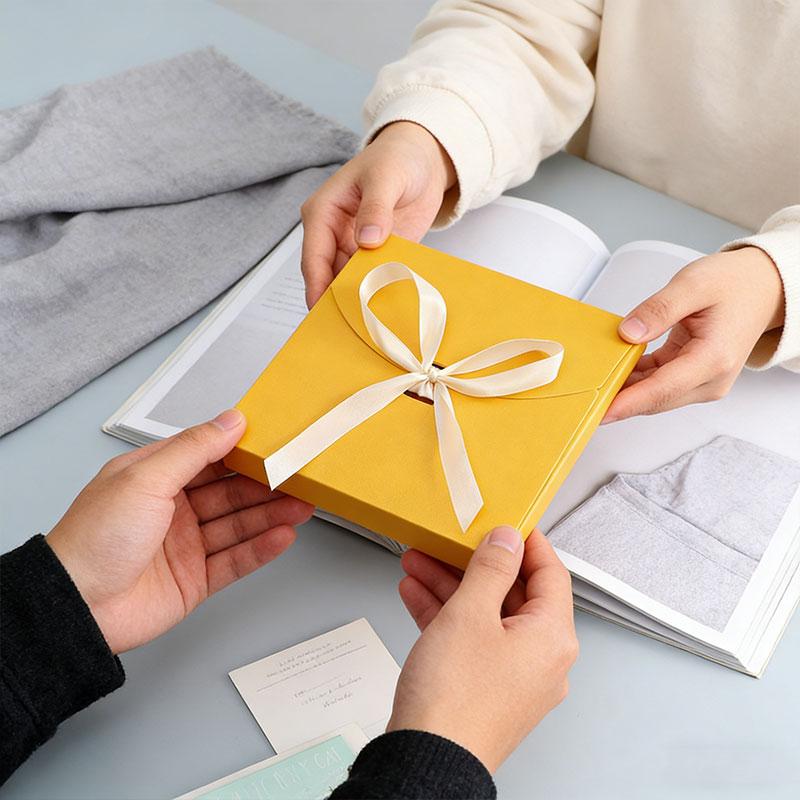 1Pc Pearlescent Paper Gift Wrapping Gift Box Practical Packaging Box Minimalist Ribbon Silk Scarf Packaging Envelope-style