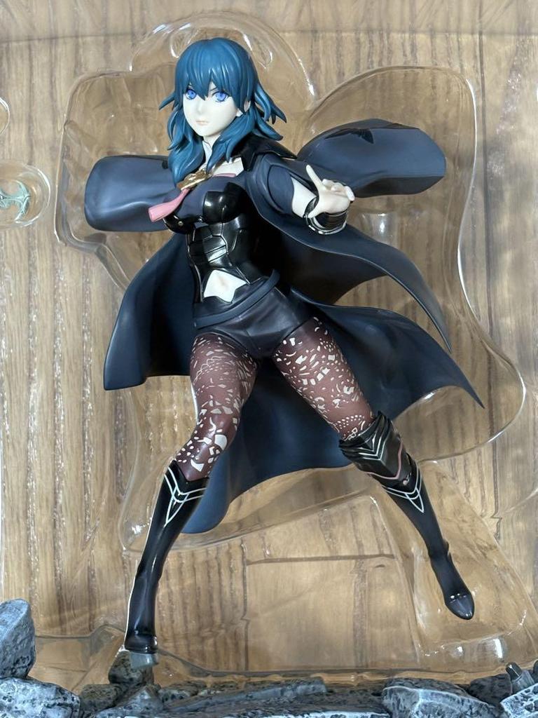 [USED] Fire Emblem: Three Houses Byleth Figure