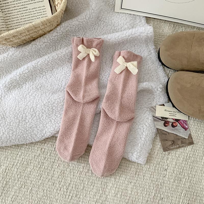 

Шерстяные носки с бантом на пятке для женской осенне-зимней теплоты. Носки до середины икры, липкие и пушистые носки. 1 pair розовый