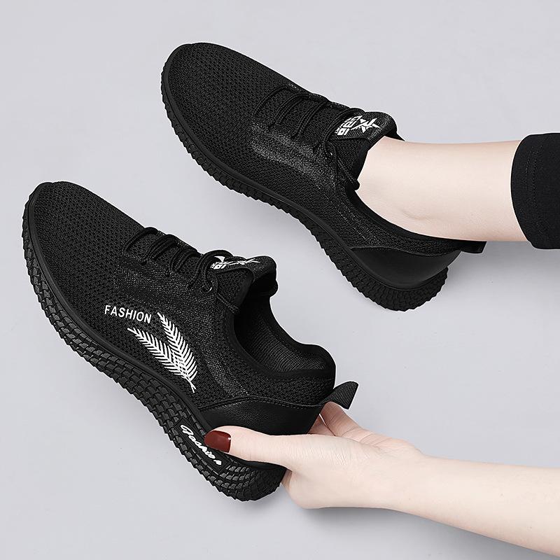 

2025 summer new casual shoes women s shoes sports soft-soled fly-woven comfortable work shoes versatile travel shoes mother shoes 35 чёрный