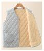 Elegante Herbst/Winter Samtweste für Frauen mittleren Alters - Warm, stilvoll, Oberbekleidung mit Blumendruck.