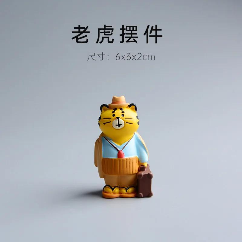 ZAKKA Cute Cat Tiger Panda Small Ornament Crafts Travel Around The World Resin Handicraft Desktop Decor Collection Decoration