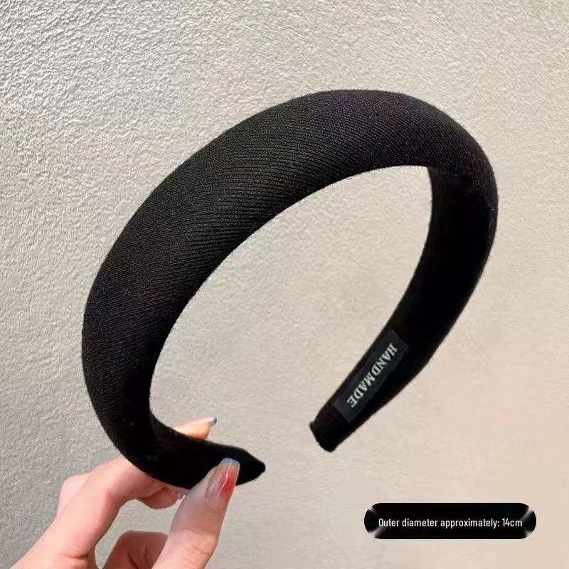 

Women s French-Style Skull Top Headband: Chic Autumn & Winter Hair Accessory