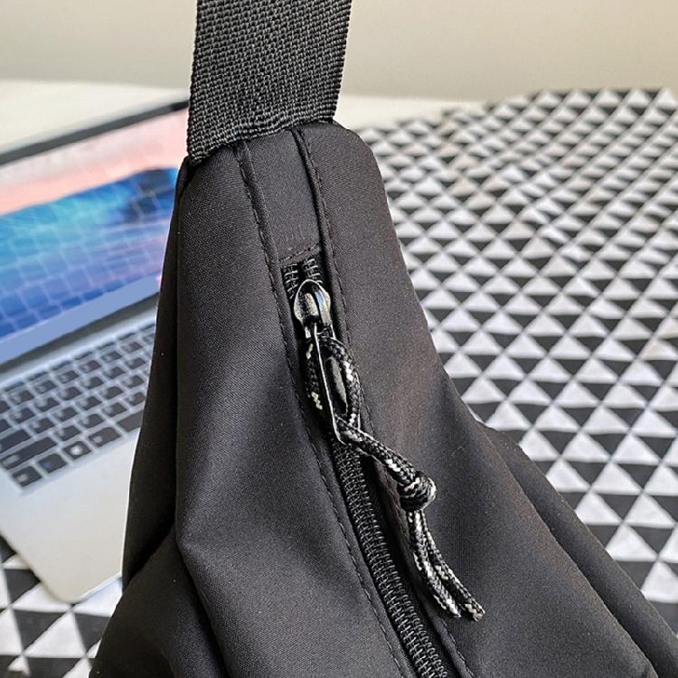 Spacious Nylon Shoulder Bag Comfortable & Stylish Messenger Bag Chic for Women