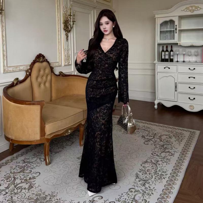 Lace Splice Deep V-Neck Mermaid Long Dress