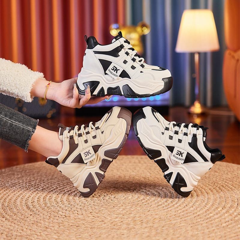 Nuovi scarponcini invernali versione coreana con rialzo interno scarpe casual da papà suola platform tacco a zeppa scarpe da studente abbinamento colori versatile scarpe da donna