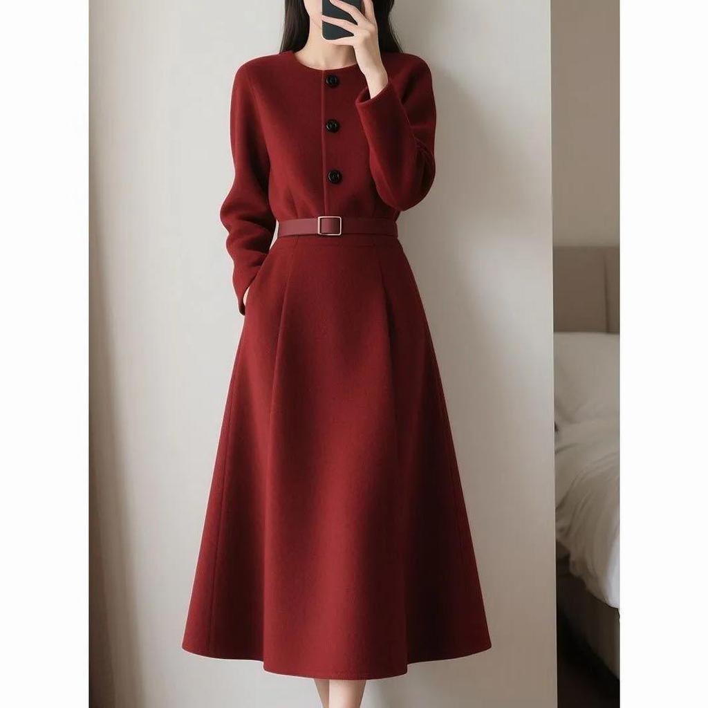 2026 Elegant French Woolen Dress: Chic Mid-Length, Waist-Cinching Design for Spring/Autumn.