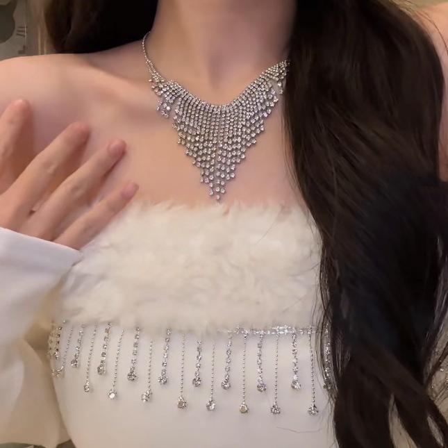 High-End European & American Rhinestone Tassel Necklace: Chic Geometric Design & Light Luxury Clavicle Chain